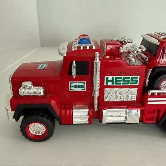 Hess Ambulance and Rescue Truck 2020/Hess Fire Truck and Ladder Rescue Set 2015 - Picture 10 of 17